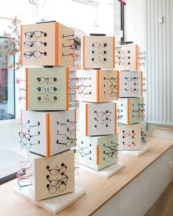 Intérieur d'une opticien moderne