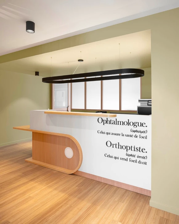 Accueil d'un cabinet médical ophtalmologique